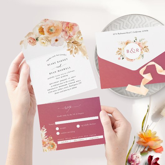 Invitation Tout En Un Chic Peach et Mariage floral bourguignon avec RSVP