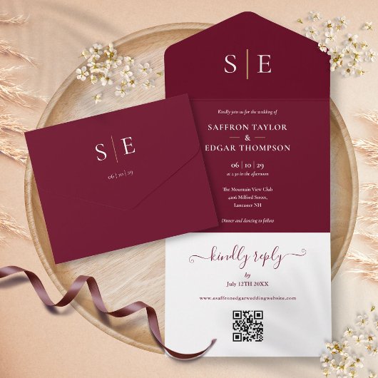 Invitation Tout En Un Code QR monogramme mariage bordeaux et or