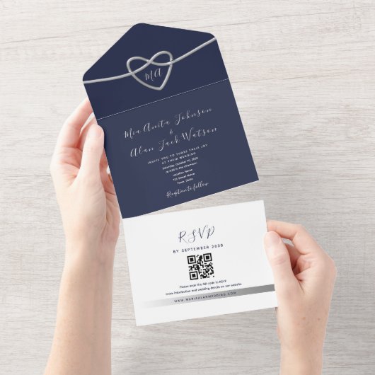Invitation Tout En Un Code QR simple Mariage bleu marine (Déchirure)