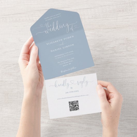 Invitation Tout En Un Coeurs de script Dusty Blue QR Code Mariage (Déchirure)