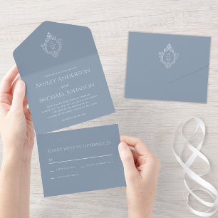 Invitation Tout En Un Crest Dusty Blue Vintage Wedding Monogramme et RSV