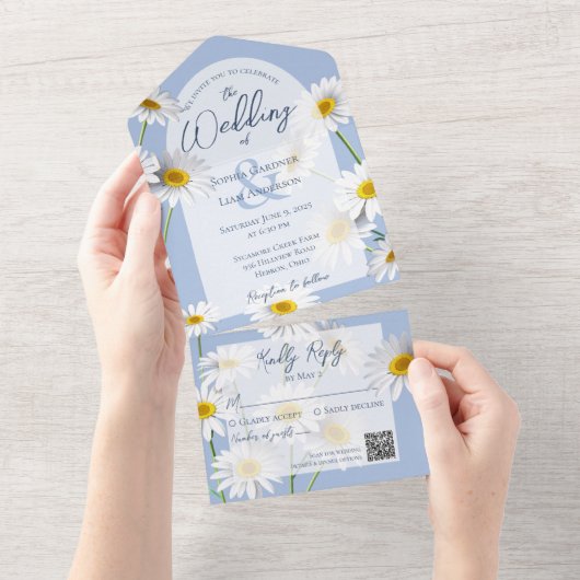 Invitation Tout En Un Doux marguerites sur bleu pâle avec code QR (Déchirure)