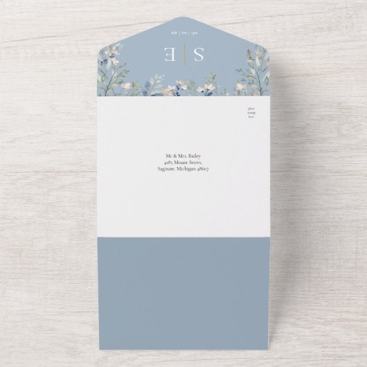 Invitation Tout En Un Dusty Blue Floral Monogramme QR Code Mariage (Dehors)