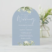 Invitation Tout en un Dusty Blue Greenery Floral Arch Mariage (Debout devant)