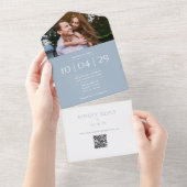Invitation Tout En Un Dusty Blue Monogram QR Code Mariage photo Date (Déchirure)