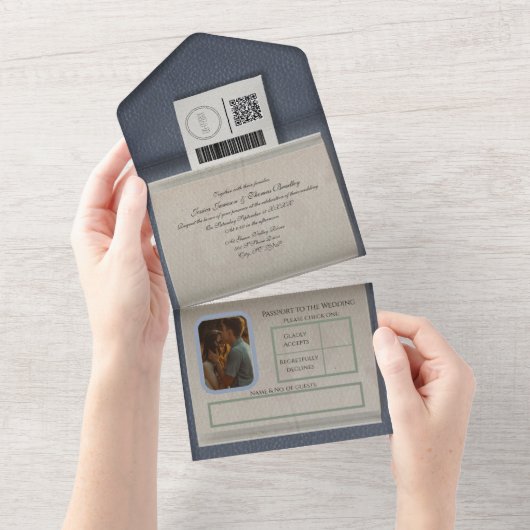 Invitation Tout En Un Dusty Blue Passport Style tout en un (Déchirure)