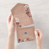 Invitation Tout En Un Élégant Blooms Light Terracotta Mariage QR RSVP (Déchirure)
