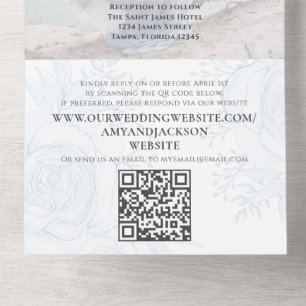 Invitation Tout En Un Elégant classique Dusty bleu QR Code Floral RSVP