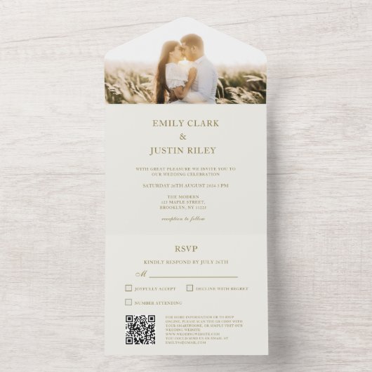 Invitation Tout En Un Élégant classique Monogramme or photo Mariage QRCo (À l'intérieur)