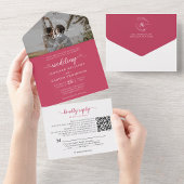 Invitation Tout En Un Élégant Magenta Monogramme QR Code Mariage photo