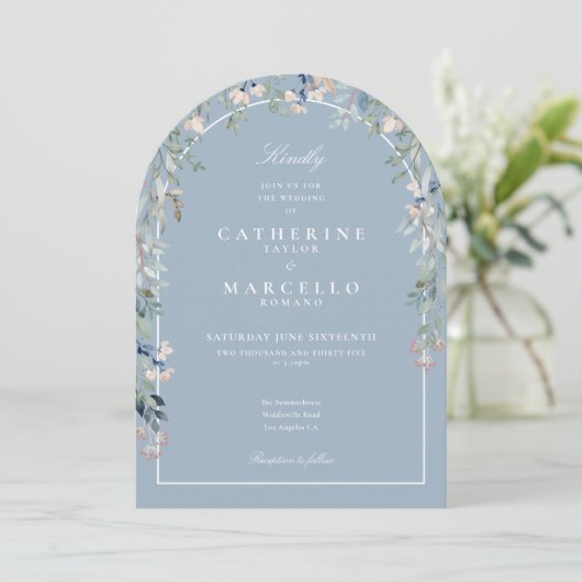 Invitation Tout en un élégant Mariage d'arc bleu floral Dusty (Debout devant)