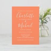 Invitation Tout En Un Élégant Mariage Moderne Corail Script (Debout devant)