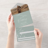 Invitation Tout En Un Élégant mariage photo vert sage moderne (Déchirure)