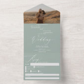 Invitation Tout En Un Élégant mariage photo vert sage moderne (À l'intérieur)