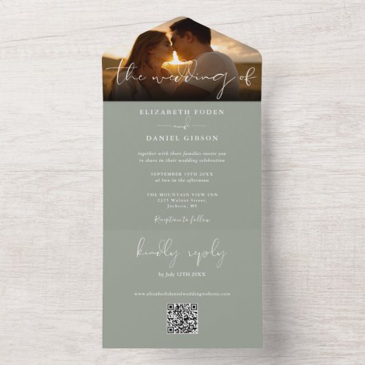 Invitation Tout En Un Élégant moderne Sage vert QR Code Mariage Photo (À l'intérieur)