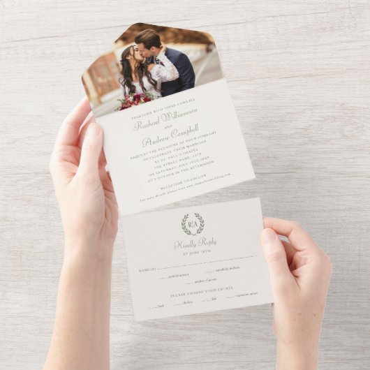 Invitation Tout En Un Élégant Monogramme Sage Mariage vert (Déchirure)