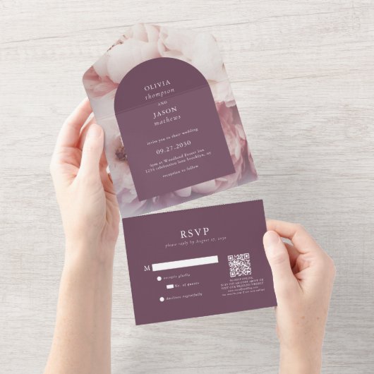 Invitation Tout En Un Élégant Regal Purple Peonies Arch QR Code Mariage (Déchirure)
