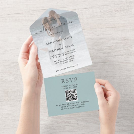 Invitation Tout En Un Elégant verre de mer Dusty Blue Beach Mariage QR C (Déchirure)