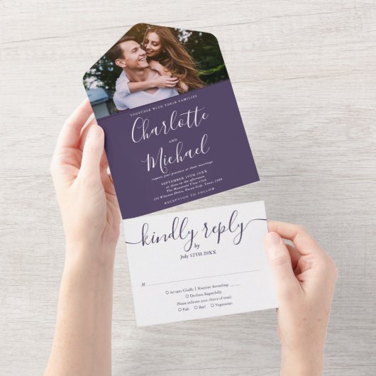 Invitation Tout En Un Élégant violet moderne Script Mariage photo (Déchirure)