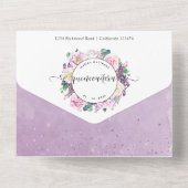 Invitation Tout En Un en espagnol, Élégant Fleurs Violettes Quinceañera  (Verso)
