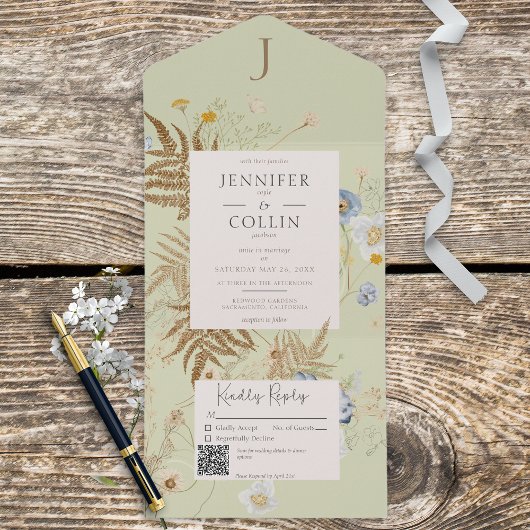 Invitation Tout En Un Fleur sauvage rustique Lt Green Monogramme QR Code
