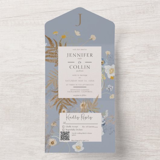 Invitation Tout En Un Fleur sauvage rustique Monogramme Dusty bleu QR Co (À l'intérieur)