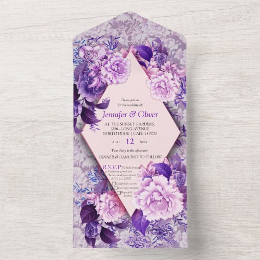 Invitation Tout En Un Fleurs de rose blanche sur papier motif violet (À l'intérieur)