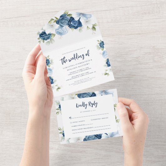 Invitation Tout En Un Floral Dusty Blue Bloom Mariage Script (Déchirure)