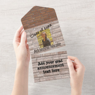 Invitation Tout En Un Grad Graffiti photo sur mur de briques urbaines