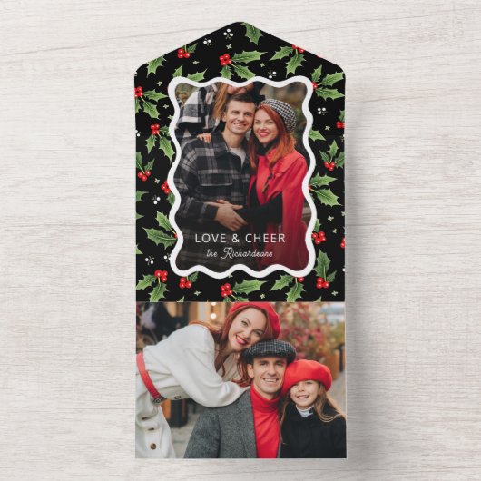 Invitation Tout En Un Gras Black Christmas Holly Wavy Frame Photo (À l'intérieur)