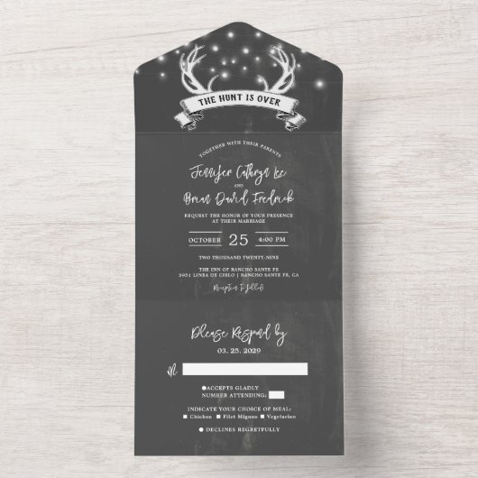 Invitation Tout En Un "Hunt is Over" Rustic Antler Strings Mariage léger (À l'intérieur)