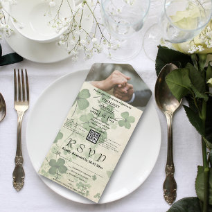 Invitation Tout En Un Lucky Green Shamrock sur Cream QR Code Photo