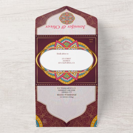 Invitation Tout En Un Mandalas sur un arrière - plan Maroon (Dehors)