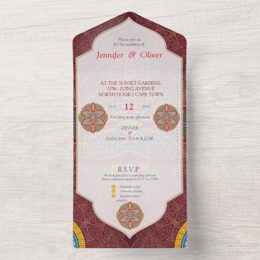 Invitation Tout En Un Mandalas sur un arrière - plan Maroon (À l'intérieur)