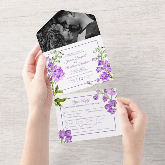 Invitation Tout En Un Mariage d'aquarelle de fleurs violettes de Delphin (Déchirure)