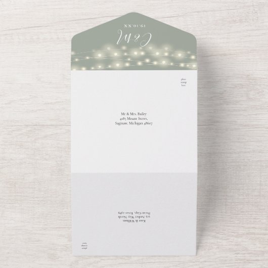 Invitation Tout En Un Mariage de code QR du script vert Sage (Dehors)