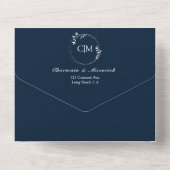 Invitation Tout En Un Mariage de Monogramme Bleu de la marine classique  (Verso)