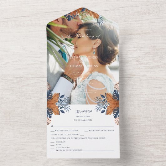 Invitation Tout En Un Mariage de Monstera Bleu Rustique de minuit (À l'intérieur)