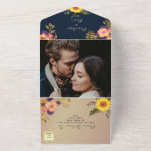 Invitation Tout En Un Mariage de tournesol rustique bleu marine (Dehors)