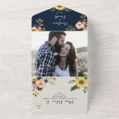Invitation Tout En Un Mariage de tournesol rustique bleu marine (Dehors)