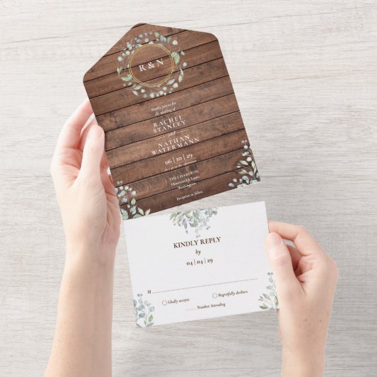 Invitation Tout En Un Mariage Floral de Greenery Monogramme en Bois Rust (Déchirure)
