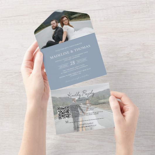 Invitation Tout En Un Mariage moderne Dusty Blue QR Code 2 Photo RSVP (Déchirure)