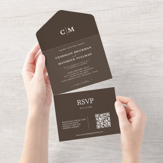 Invitation Tout En Un Mariage Monogramme QR Code RSVP Brun Noix Foncé (Déchirure)