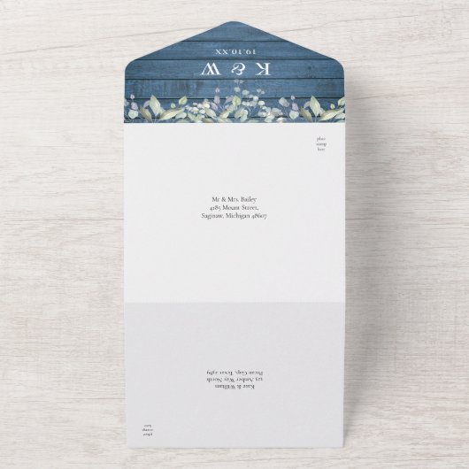 Invitation Tout En Un Mariage Monogramme Rustique En Bois Bleu Et Lilac (Dehors)
