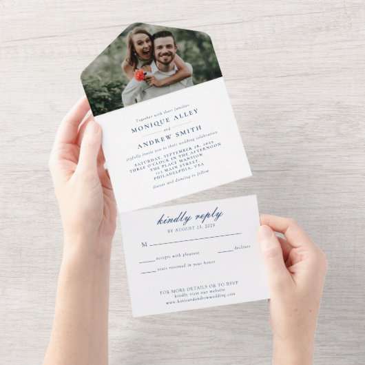 Invitation Tout En Un Mariage photo moderne élégant Marine Script bleu (Déchirure)