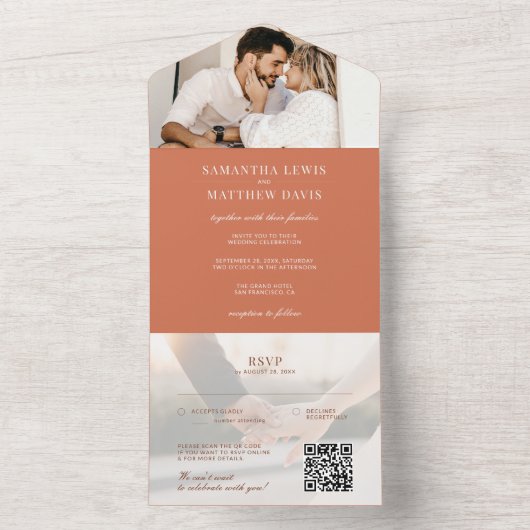 Invitation Tout En Un Mariage Terracotta avec option pour répondre Code (À l'intérieur)