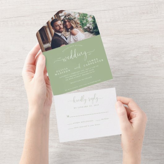 Invitation Tout En Un Moderne Sage Green Élégant Script Mariage photo (Déchirure)