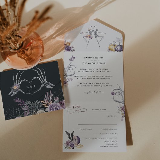 Invitation Tout En Un Monogramme | Mariage d'Halloween floral squelette