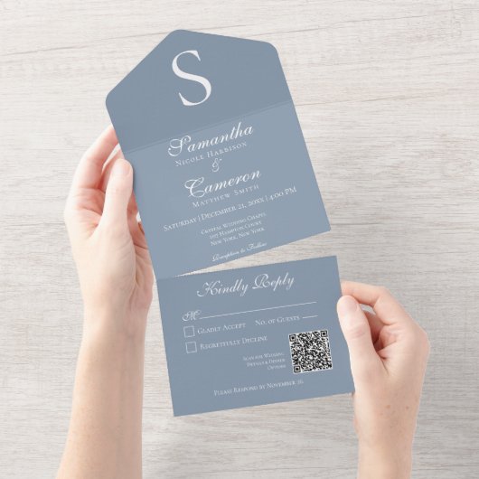 Invitation Tout En Un Monogramme moderne Dusty Blue QR Code (Déchirure)