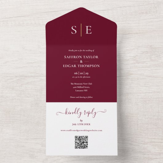 Invitation Tout En Un Monogramme QR Code Bourgogne Et Mariage Or (À l'intérieur)